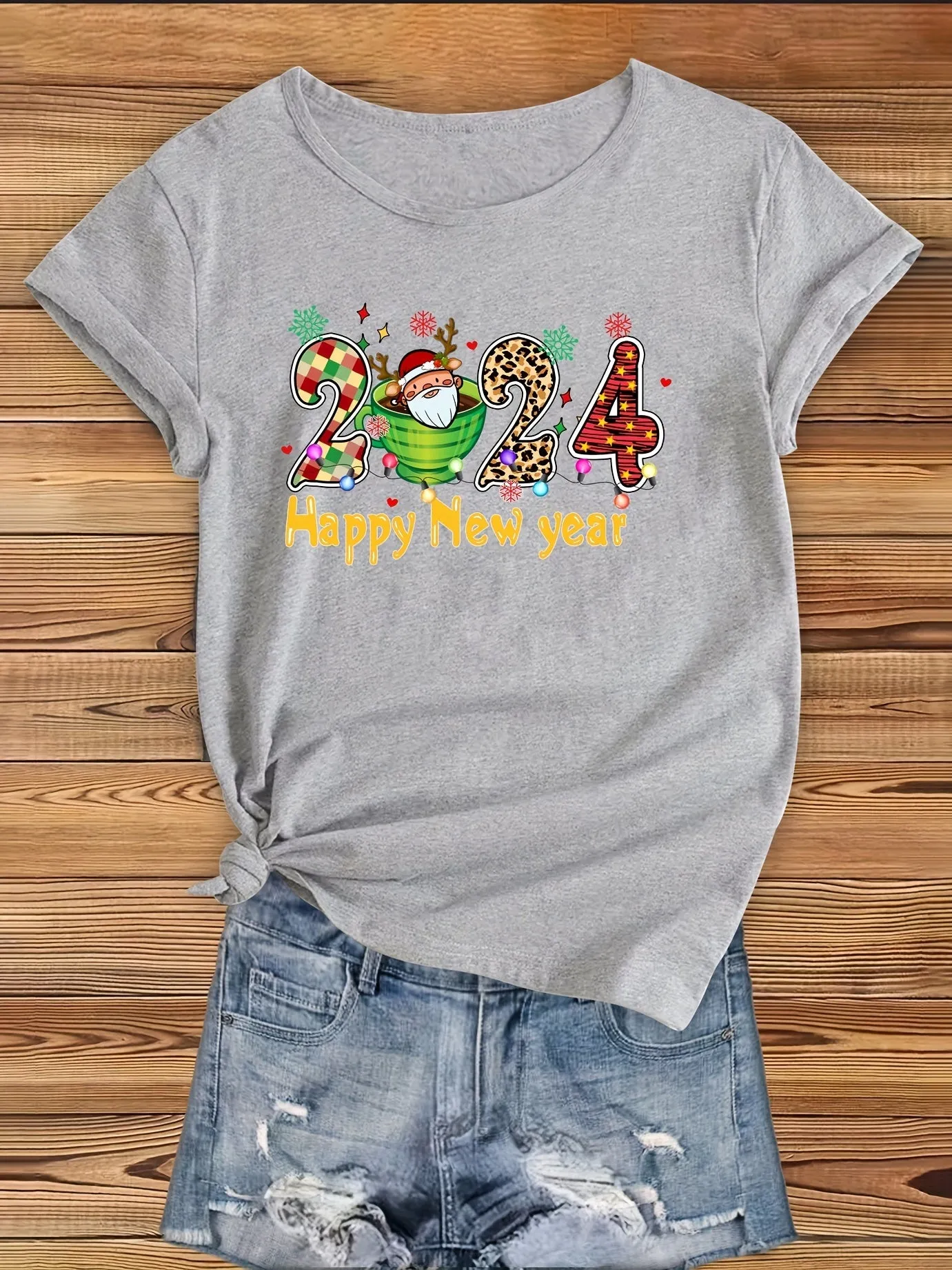A Fun and Stylish 2024 New Year Print Crew Neck T-Shirt: Casual Short Sleeve Top for Spring/Summer - Women's Clothing