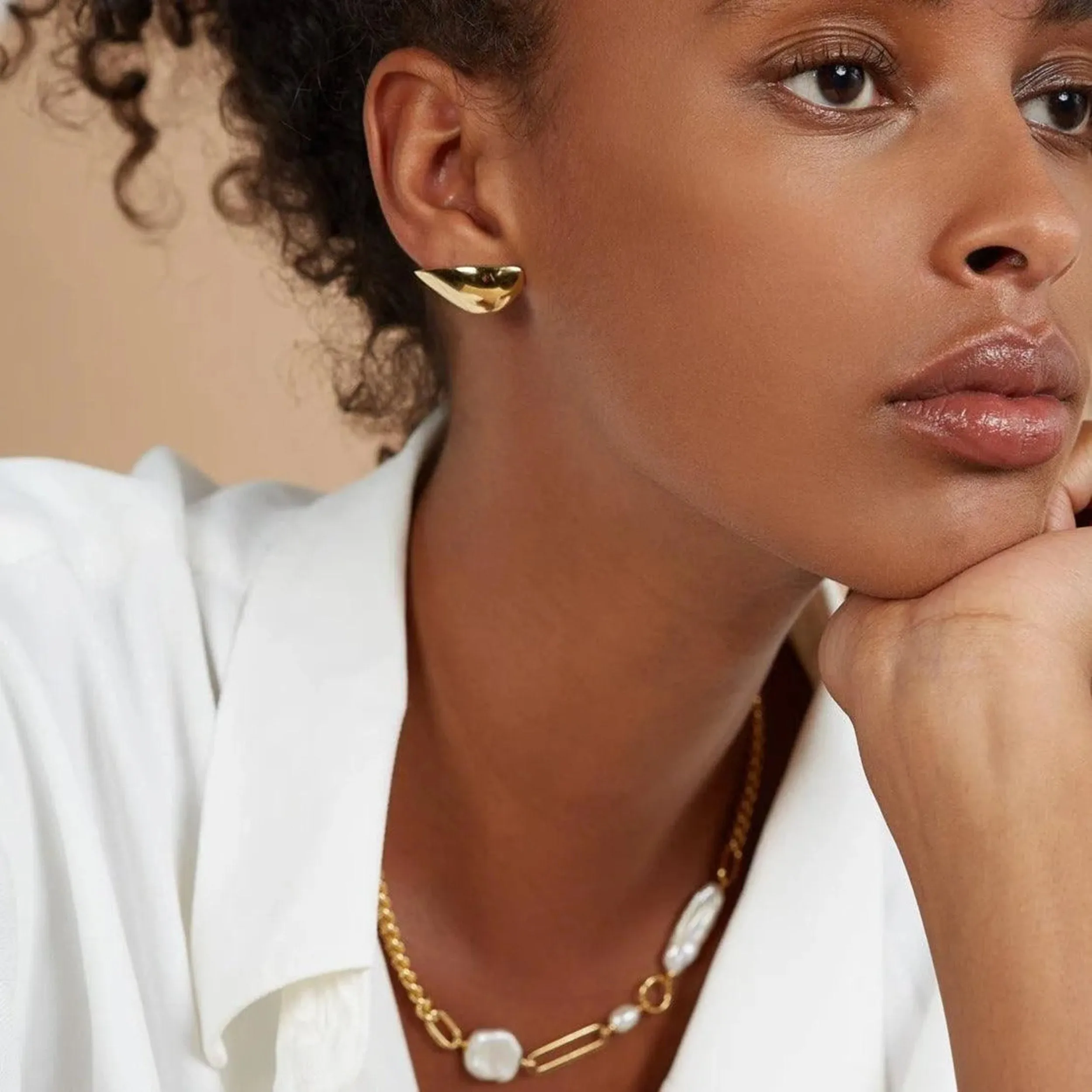 Lobe Earrings in Gold
