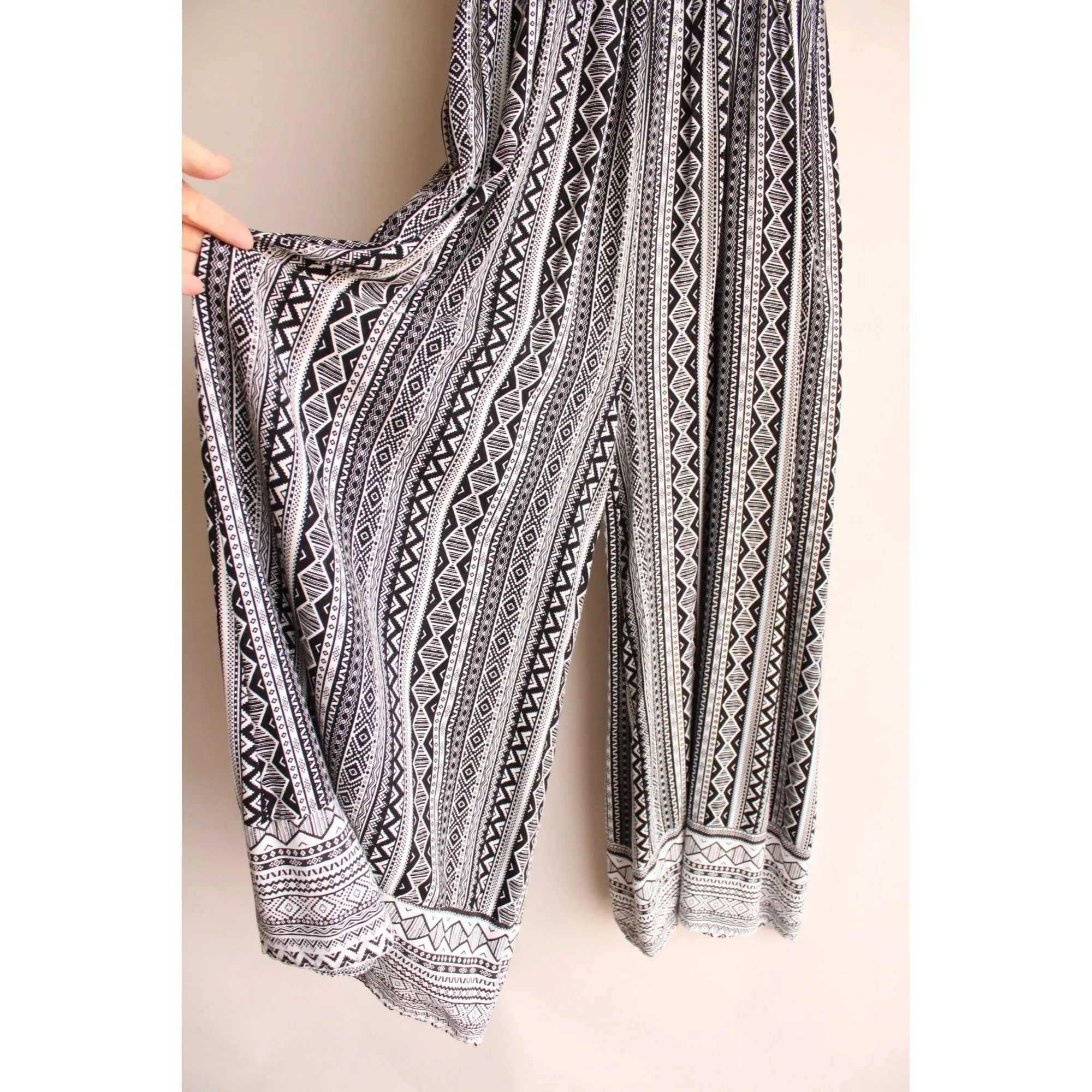 Millibon Womens Jumpsuit, Size L, Black and White, Pockets, Wide Legs, Stretchy Top