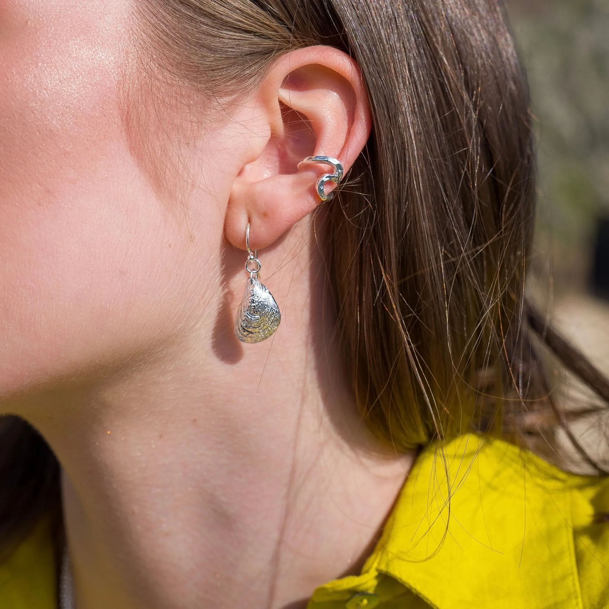 Wave ear cuff